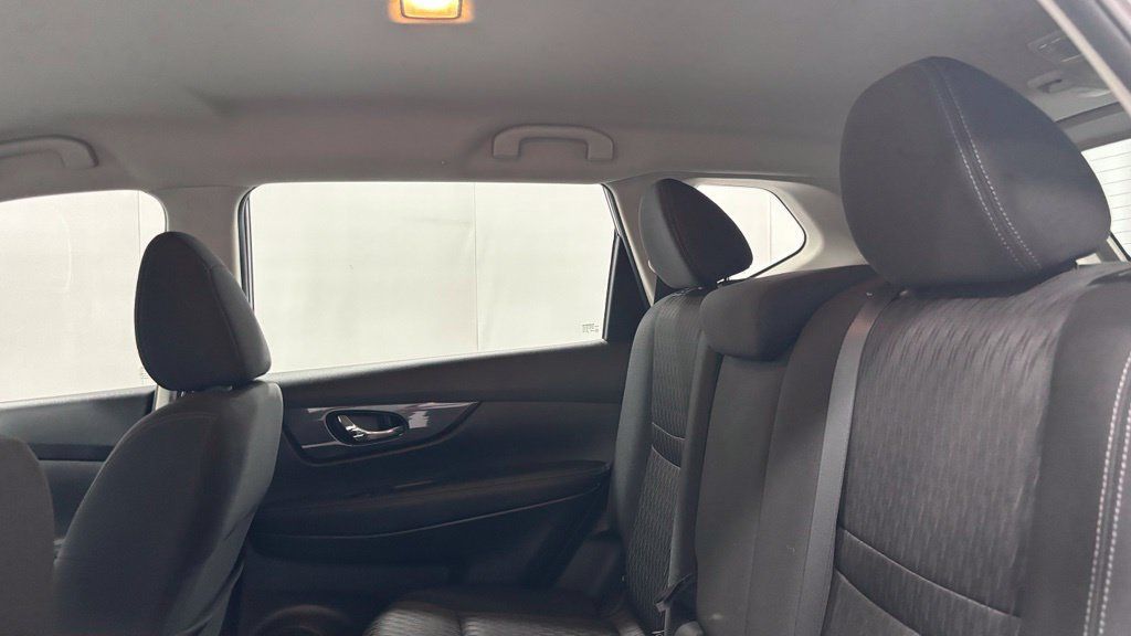 Used 2018 Nissan Rogue S AWD/4WD image 22