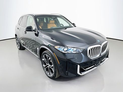 New 2026 BMW X5 xDrive50e image 3
