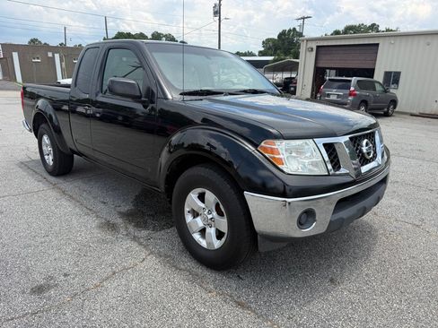 Used 2011 Nissan Frontier SV w/ SV Premium Utility Pkg RWD image 3