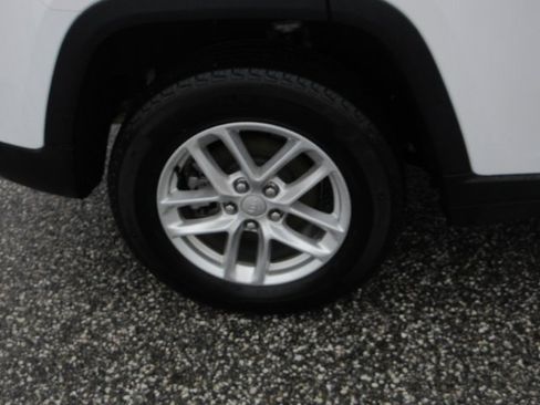 Used 2024 Jeep Grand Cherokee Laredo X w/ Luxury Tech Group I image 4