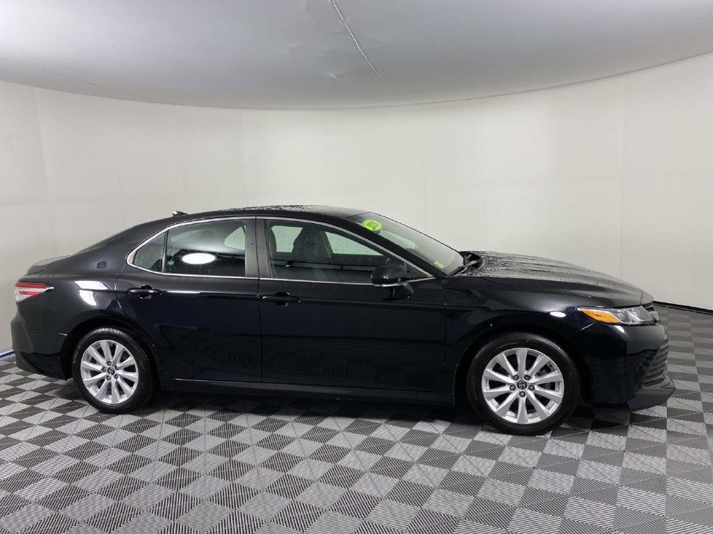 Used 2020 Toyota Camry LE w/ Convenience Package FWD image 10