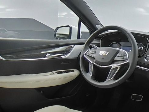 New 2025 Cadillac XT5 Sportv w/ LPO, Floor Liner Package image 9