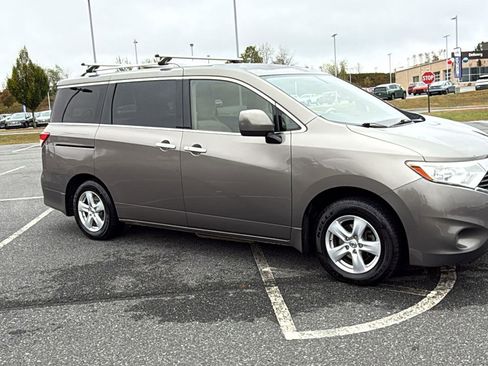 Used 2015 Nissan Quest SV image 2