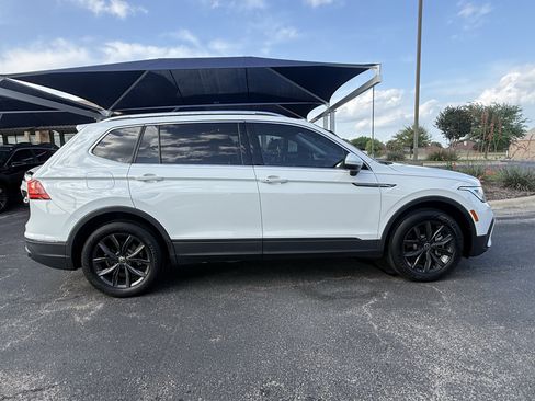 Used 2022 Volkswagen Tiguan SE image 8