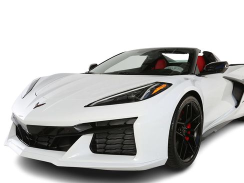 Used 2025 Chevrolet Corvette Z06 w/ Stealth Interior Trim Package RWD image 8