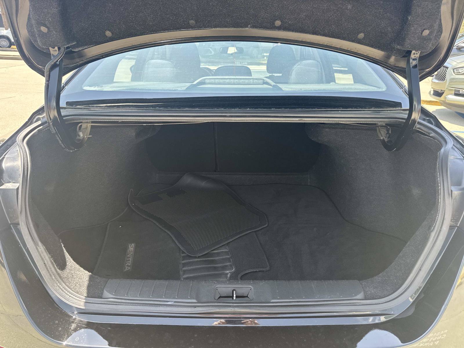 Used 2022 Nissan Sentra SV FWD image 8