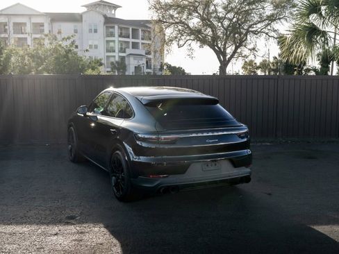 Used 2022 Porsche Cayenne Coupe image 28