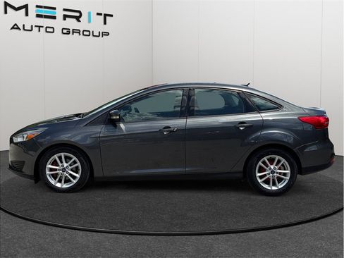Used 2017 Ford Focus SE FWD image 5