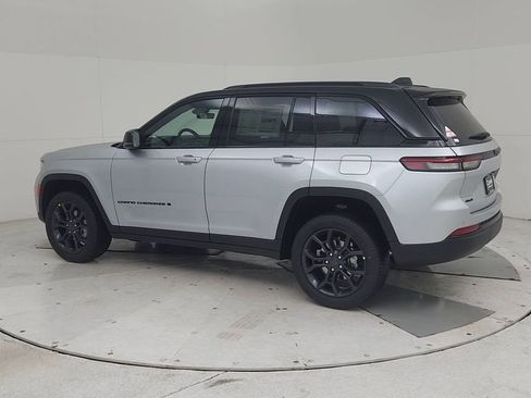 New 2025 Jeep Grand Cherokee Limited image 10