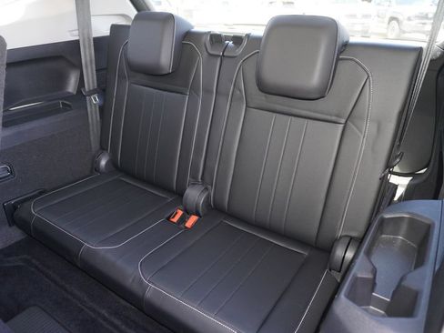 Used 2022 Volkswagen Tiguan SE FWD image 11
