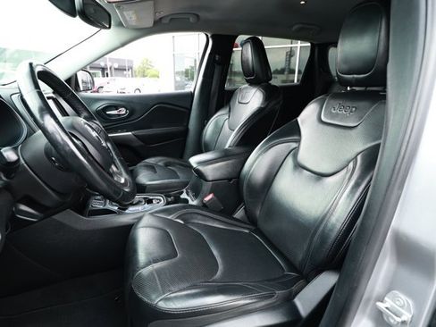 Used 2019 Jeep Cherokee Limited FWD image 23