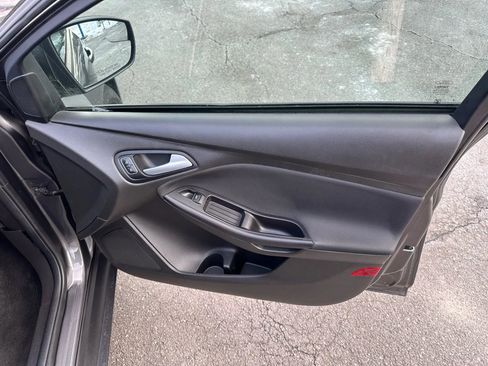 Used 2015 Ford Focus SE image 31