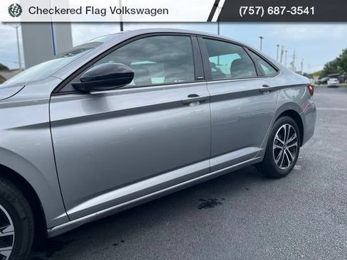 Used 2025 Volkswagen Jetta Sport FWD image 3