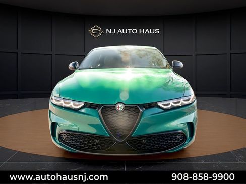 Used 2025 Alfa Romeo Tonale w/ Premium Package AWD/4WD image 3