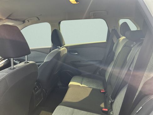 Used 2023 Nissan Rogue SV image 14