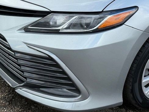 Used 2021 Toyota Camry LE image 9