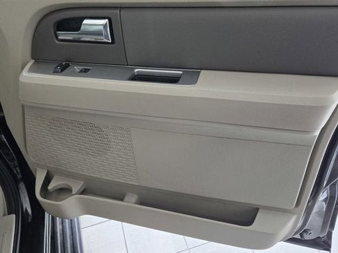 Used 2011 Ford Expedition XLT w/ HD Trailer Tow Pkg image 3