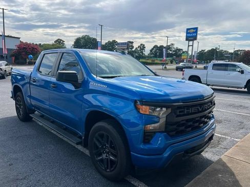 Used 2022 Chevrolet Silverado 1500 Custom RWD image 2