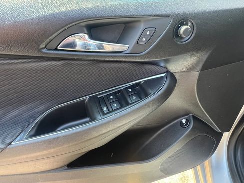 Used 2018 Chevrolet Cruze LT FWD image 12