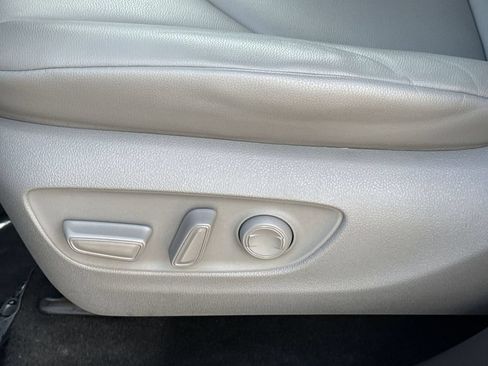Used 2023 Toyota Highlander XLE AWD/4WD image 14