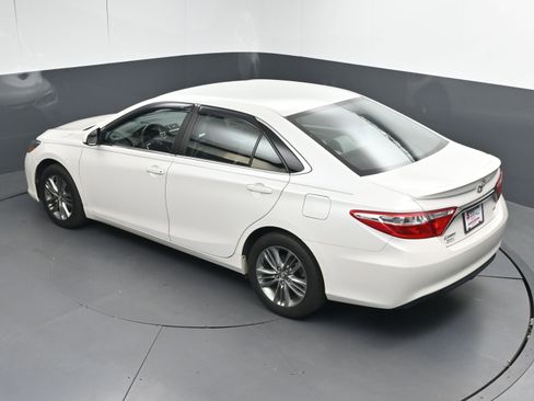 Used 2017 Toyota Camry SE image 35