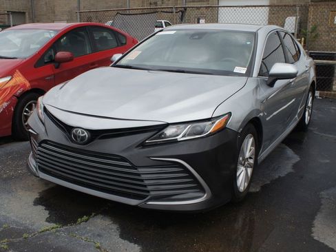 Used 2022 Toyota Camry LE FWD image 1