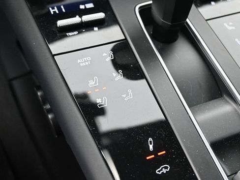 Used 2023 Porsche Macan GTS image 25