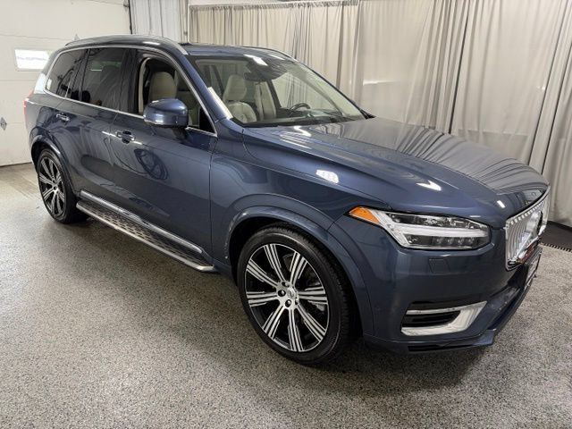Used 2022 Volvo XC90 T8 Inscription AWD/4WD image 3