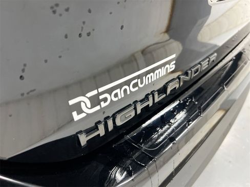 Used 2023 Toyota Highlander L image 26