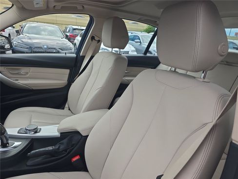 Used 2018 BMW 320i Sedan RWD image 16