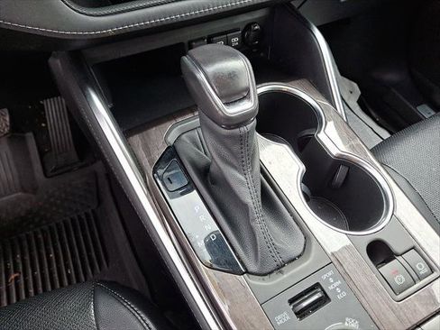 Used 2021 Toyota Highlander Limited image 4