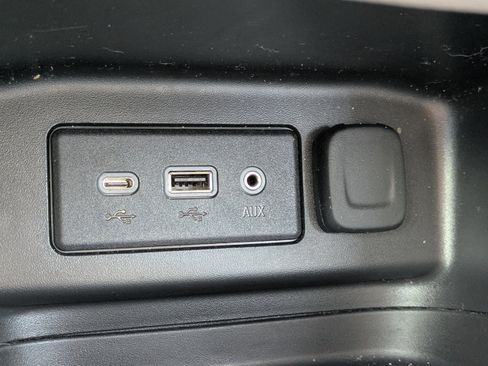 Used 2022 Chevrolet Equinox LS w/ LS Convenience Package FWD image 28