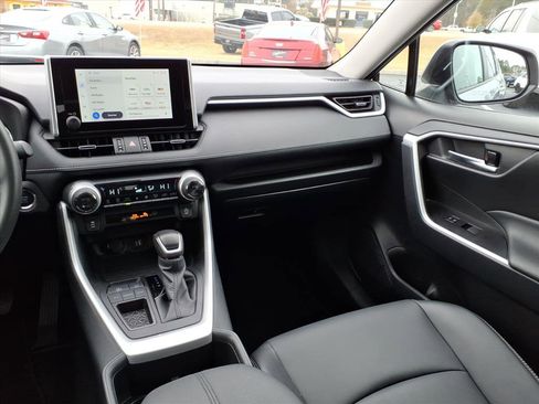 Used 2025 Toyota RAV4 XLE Premium image 27
