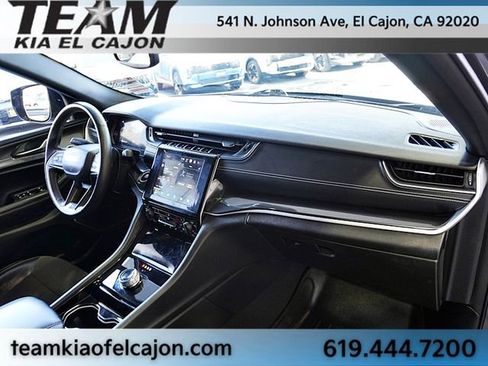 Used 2022 Jeep Grand Cherokee L Laredo image 11