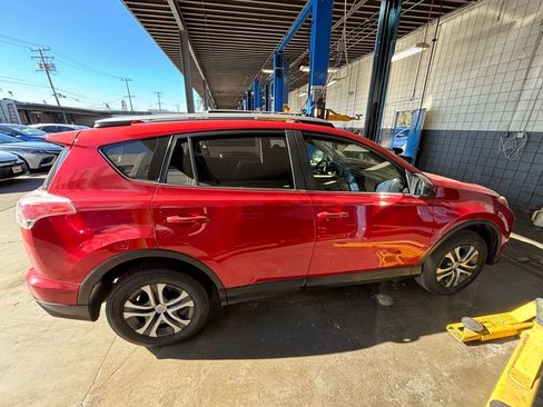 Used 2017 Toyota RAV4 LE image 10