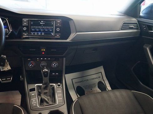 Used 2023 Volkswagen Jetta Sport image 9