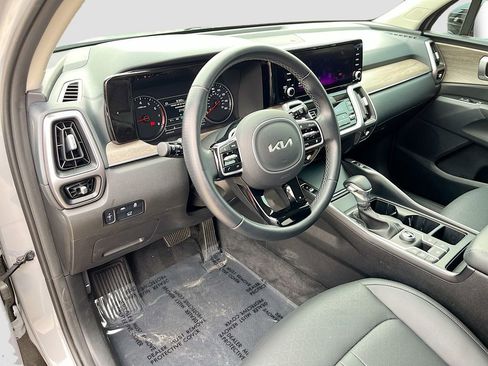 Certified 2022 Kia Sorento EX w/ Panoramic Sunroof Package image 8