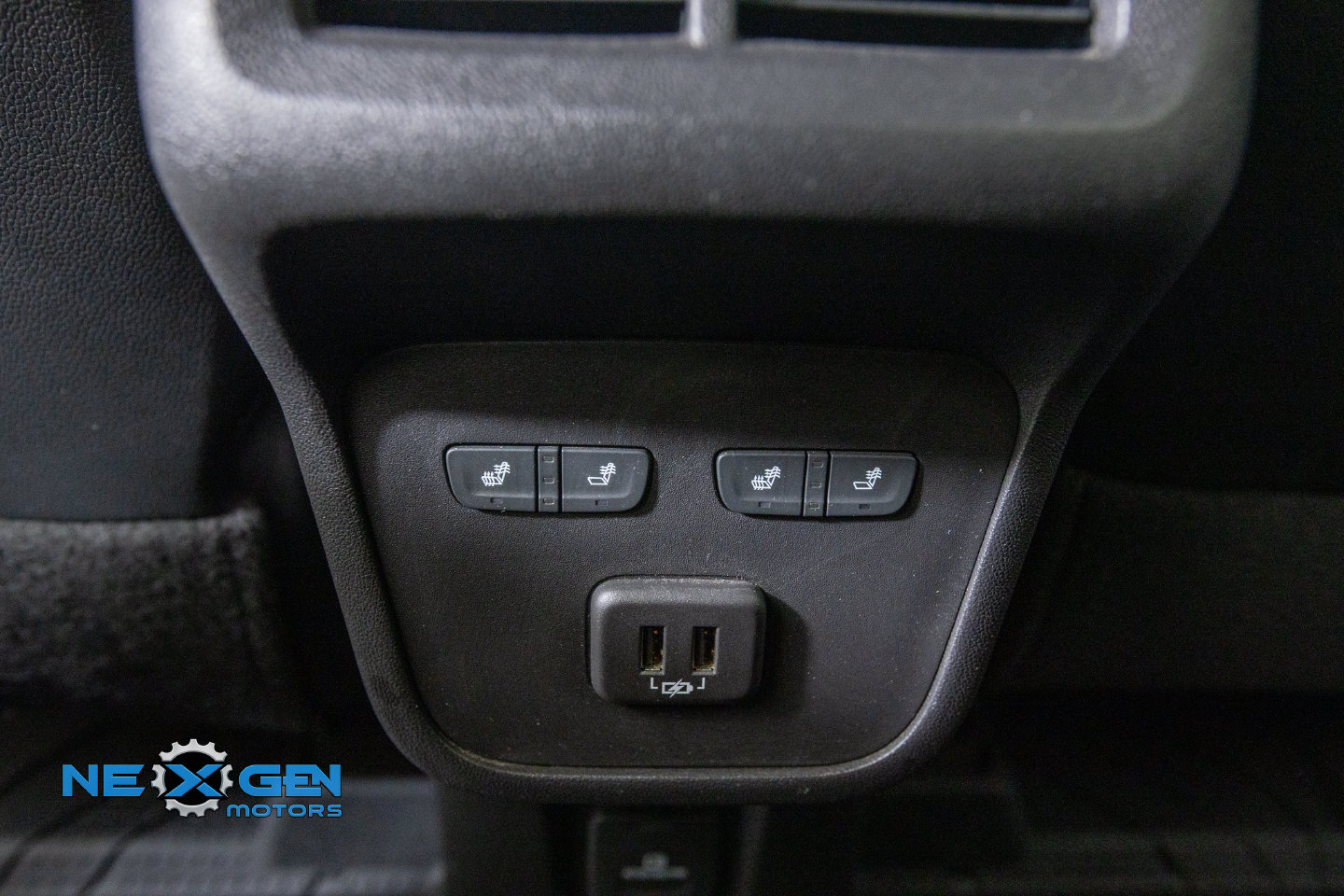 Used 2024 Chevrolet Equinox Premier AWD/4WD image 30