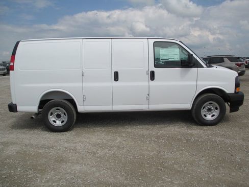 New 2026 GMC Savana 2500 w/ Driver Convenience Package RWD image 3