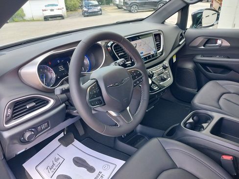 New 2026 Chrysler Voyager LX image 29