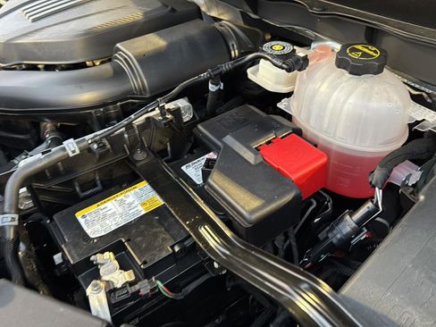 Used 2025 Chevrolet Traverse LT image 33