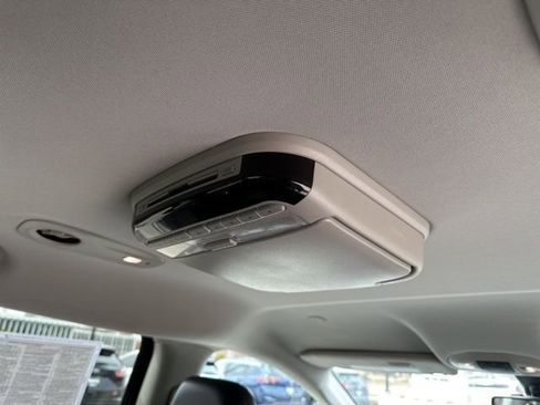 Used 2017 Chrysler Pacifica Touring-L image 17