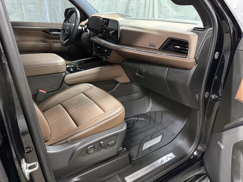 Used 2025 Chevrolet Suburban High Country image 10