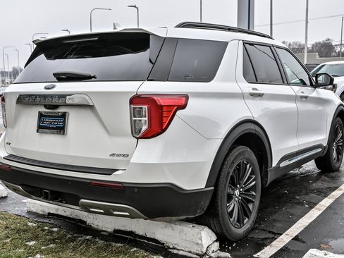 Used 2023 Ford Explorer XLT w/ Equipment Group 202A image 8