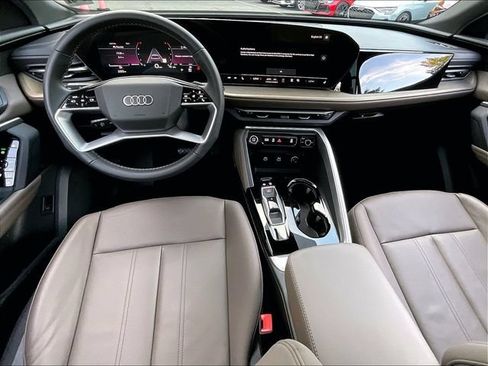 Used 2025 Audi Q5 Premium w/ 19" Wheel Package AWD/4WD image 12