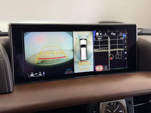 Used 2020 Lexus LX 570 4WD w/ Luxury Package image 29