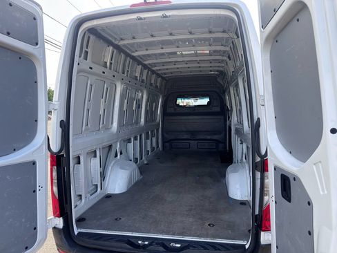 Used 2023 Mercedes-Benz Sprinter 2500 image 34