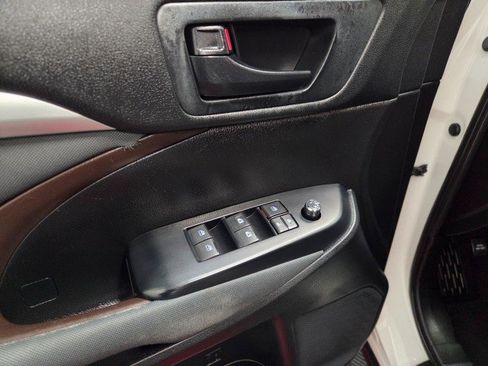 Used 2019 Toyota Highlander LE image 26