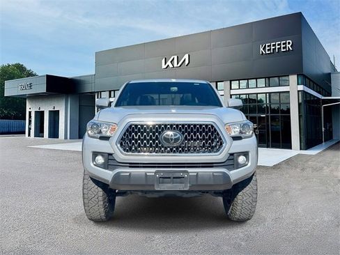 Used 2019 Toyota Tacoma TRD Off-Road image 3
