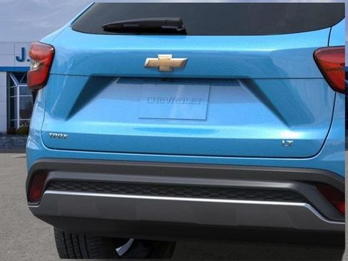 New 2026 Chevrolet Trax LT w/ Sunroof Package FWD image 14